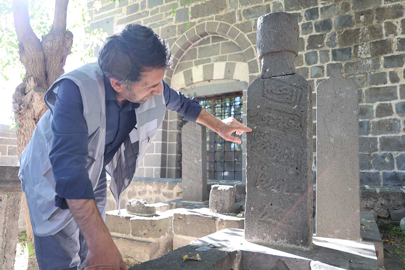 Diyarbakır'da Tarihi Mezar Taşları Ve Kitabeler Için Çalışma Başlatıldı 6
