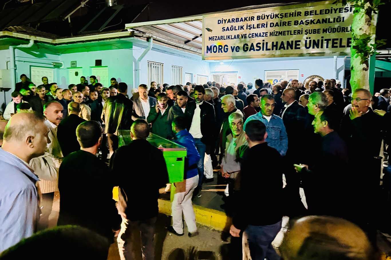 Diyarbakır’da Viyadük Faciasında Hayatını Kaybeden Işçilerin Cenazesi Toprağa Verildi 3