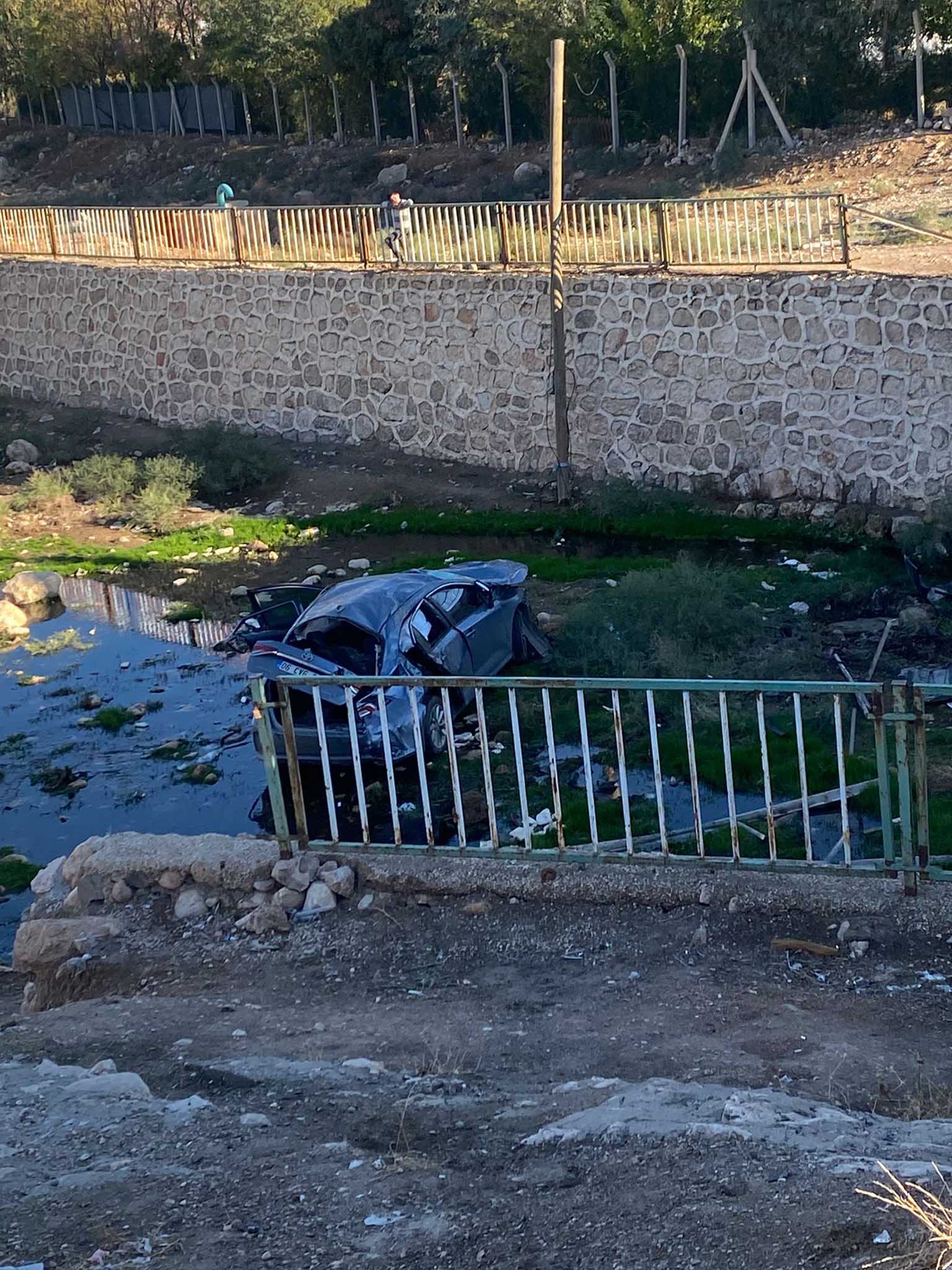 Mardin’de Otomobil, Köprüden Kanala Düştü; 1 Ölü, 2 Yaralı 3