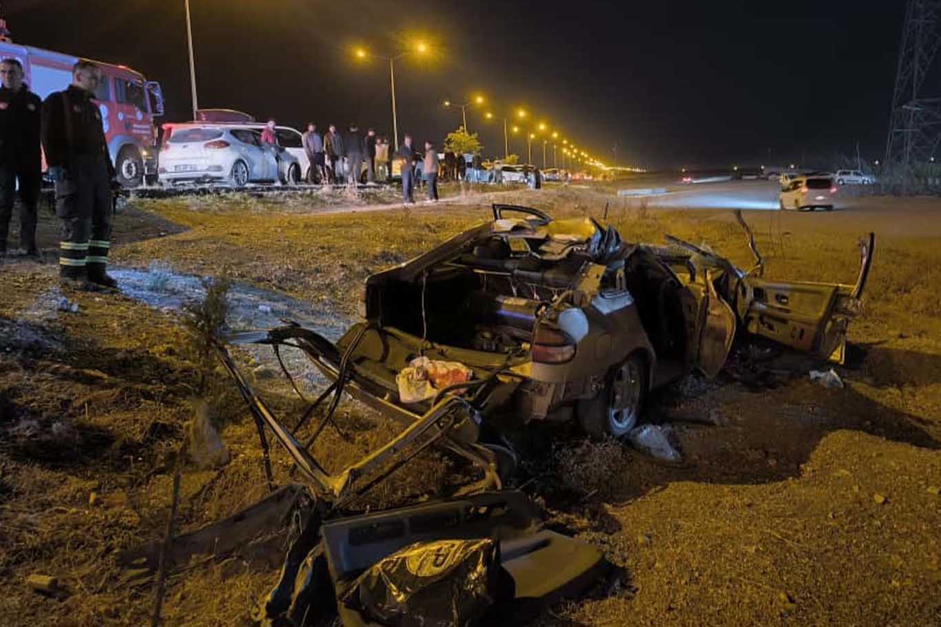 Tir’a Arkadan Çarpan Otomobildeki 2 Çocuk Öldü, Sürücü Ağır Yaralandı 4