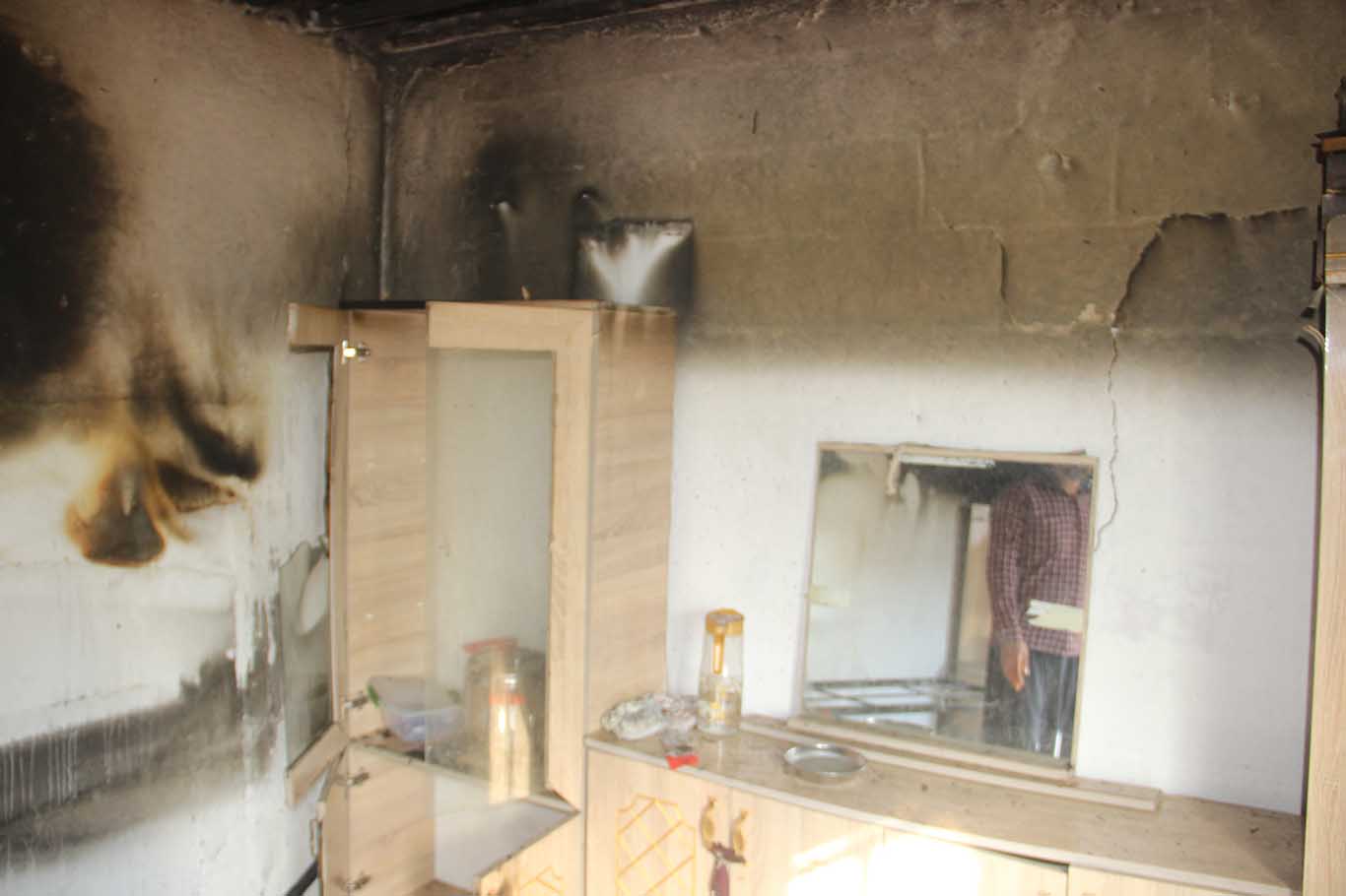 Evleri Defalarca Yandı, Sığındıkları Ev De Yandı 5