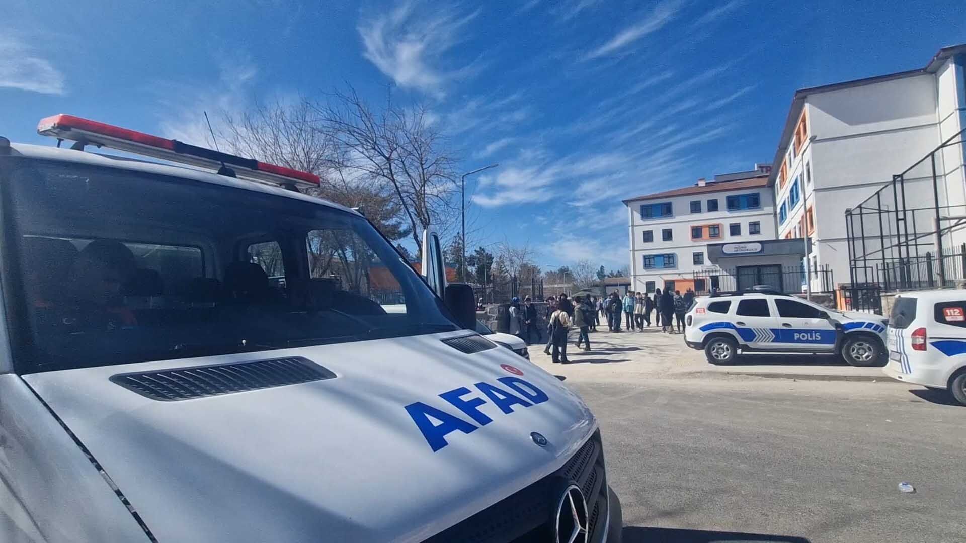 Diyarbakır’da Okulda Cıva Döküldü 14 Öğrenci Hastaneye Kaldırıldı 2