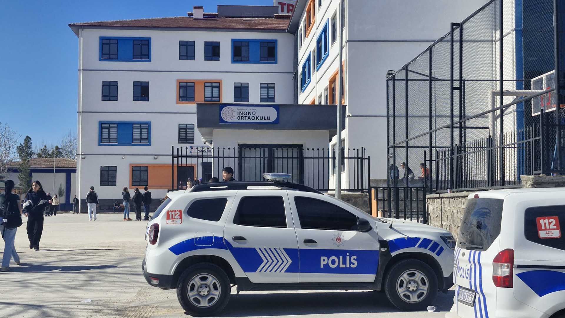 Diyarbakır’da Okulda Cıva Döküldü 14 Öğrenci Hastaneye Kaldırıldı 3