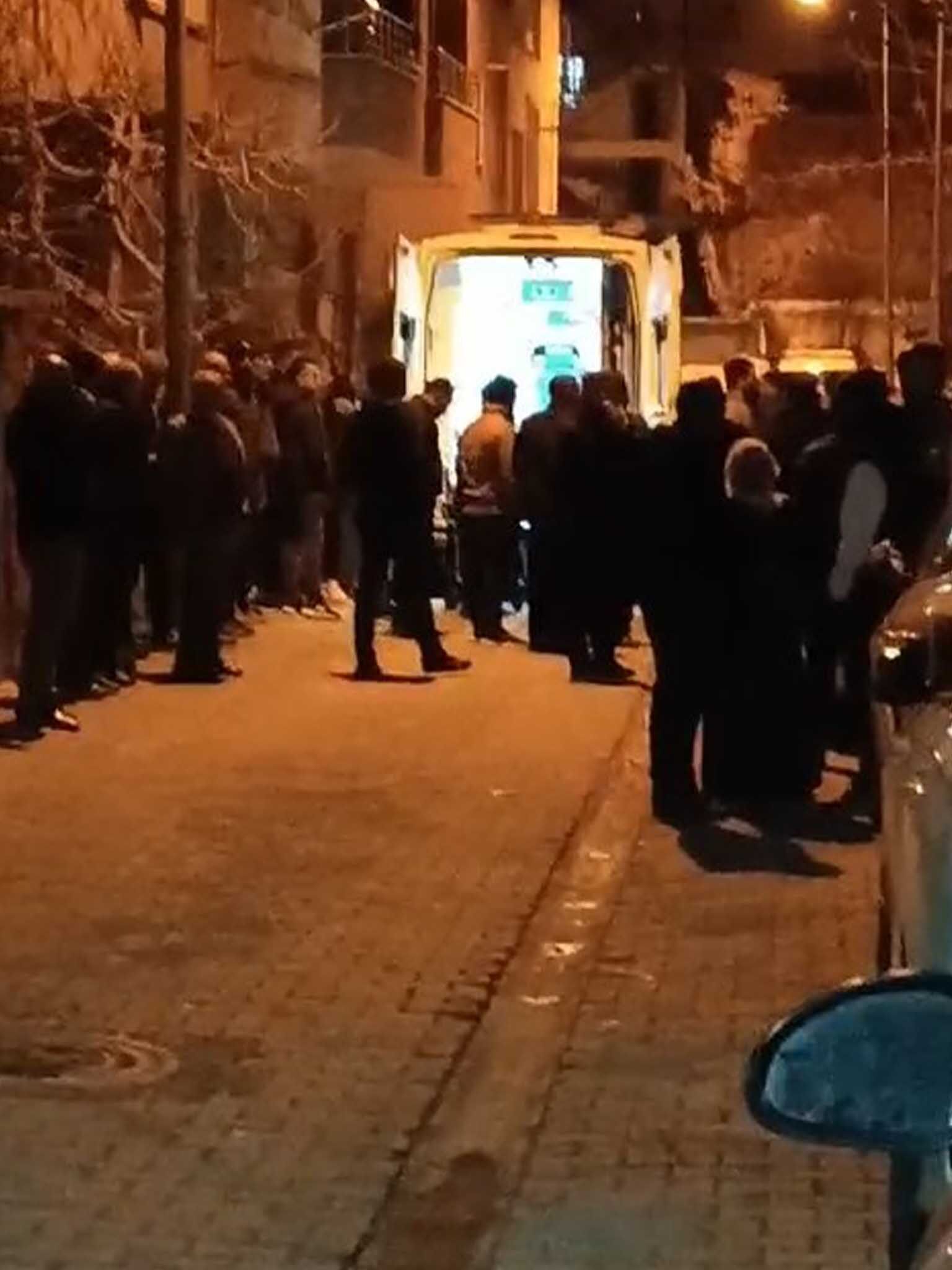 Annesini Aldattığını Iddia Ettiği Babasını Öldürdü 4