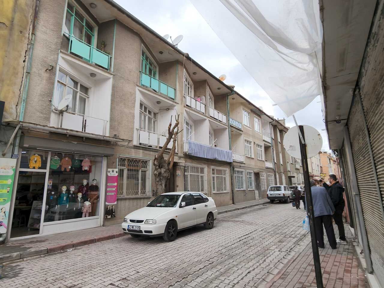 Babasını Boğdu, Cansız Bedeni Ile Aynı Evde Sabahladı 2