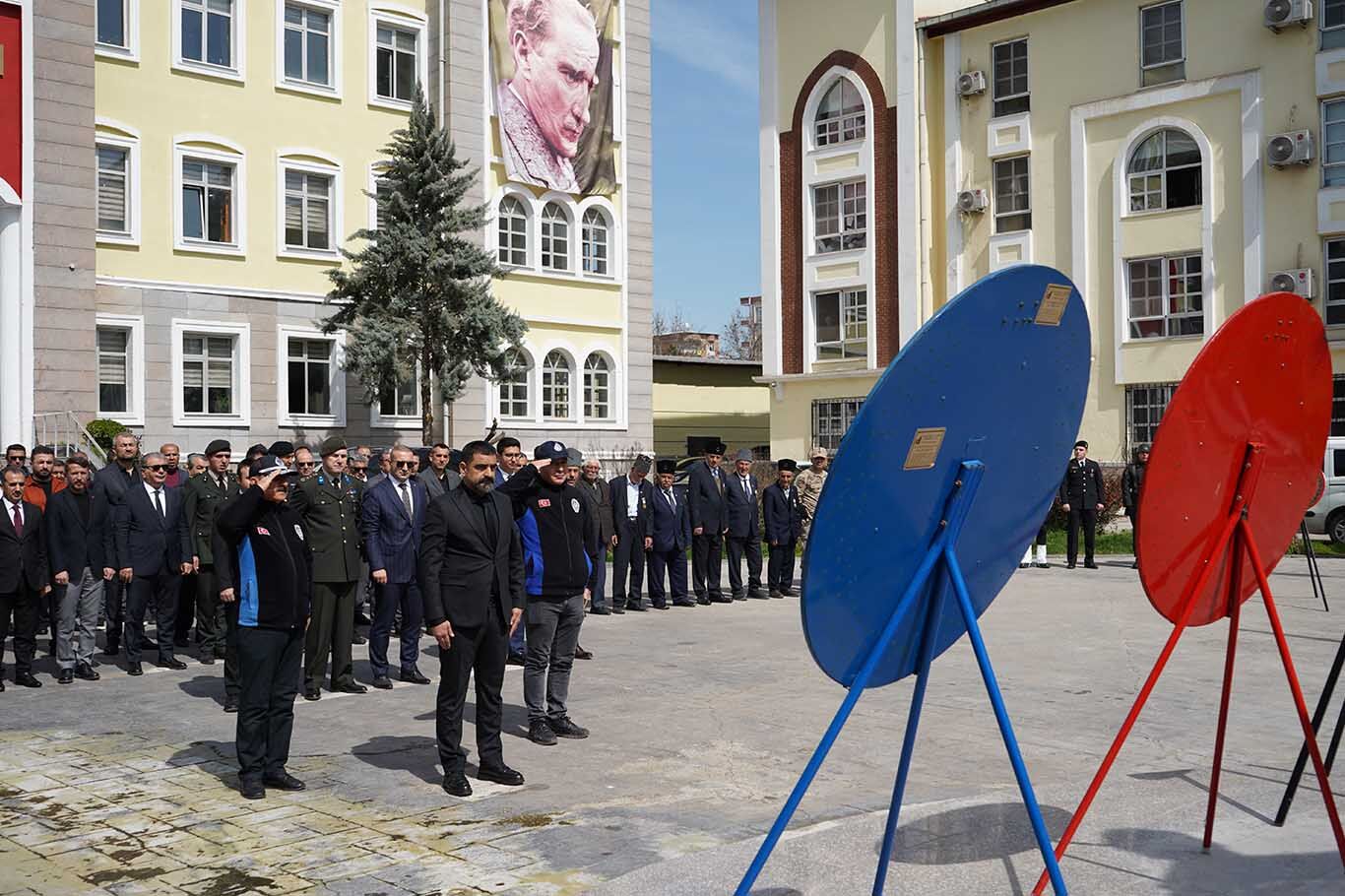 Bismil’de 18 Mart Çanakkale Etkinlikleri Kapsamında Çelenk Sunma Töreni Gerçekleştirildi 7