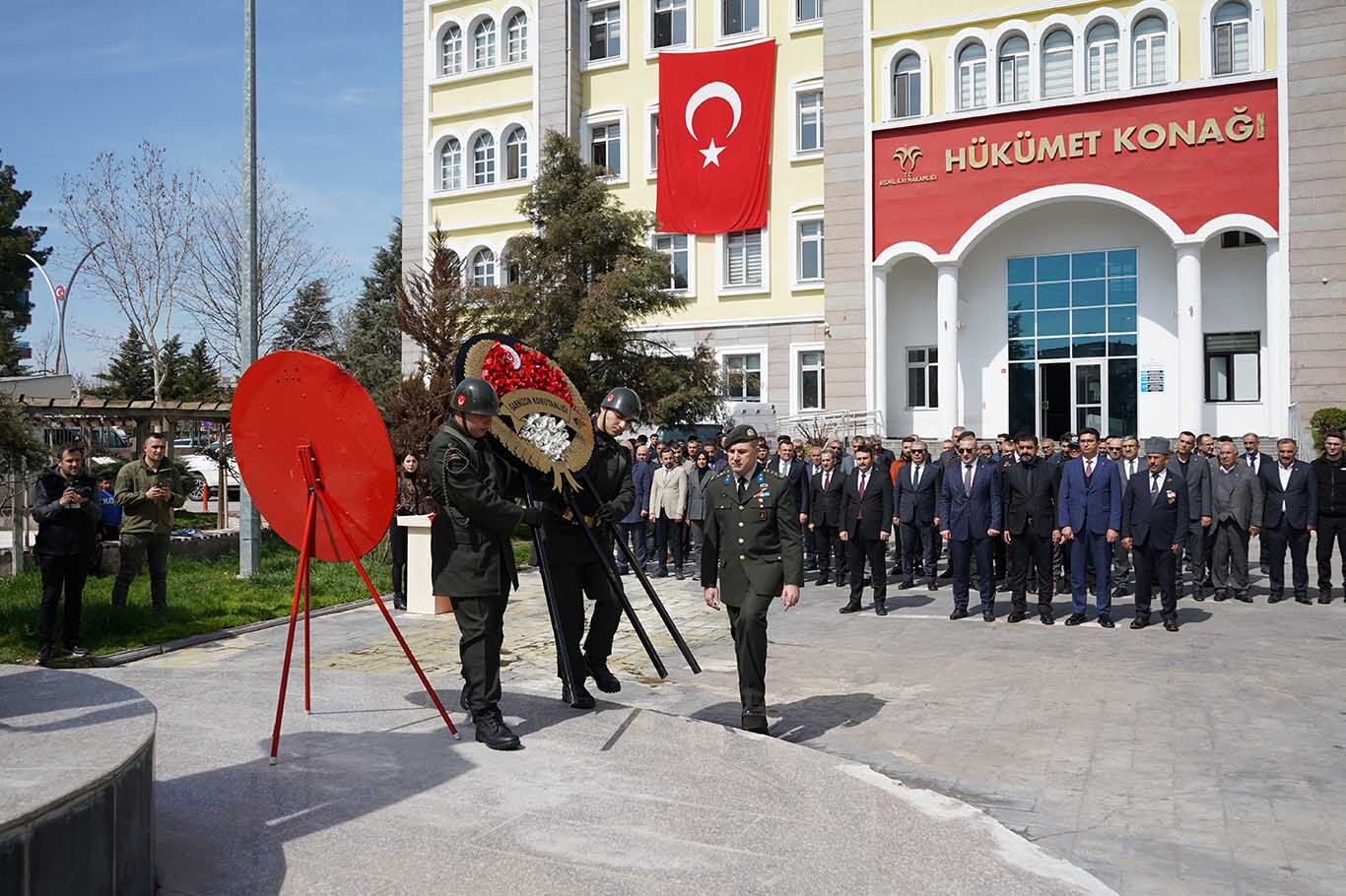 Bismil’de 18 Mart Çanakkale Etkinlikleri Kapsamında Çelenk Sunma Töreni Gerçekleştirildi 8