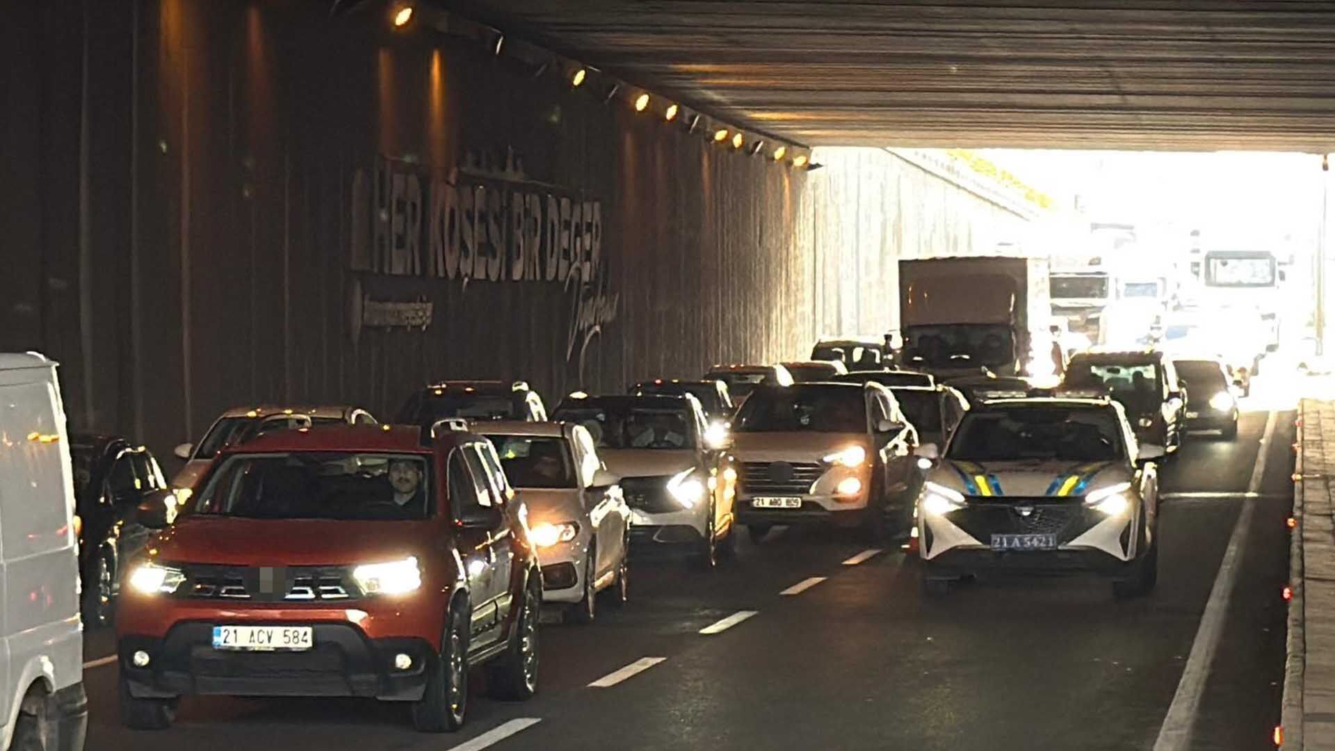 Diyarbakır'da Düğün Konvoyunda Kaza 3 Yaralı 1