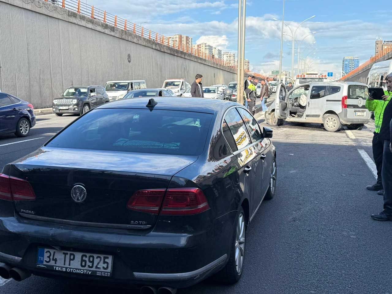Diyarbakır'da Düğün Konvoyunda Kaza 3 Yaralı 2