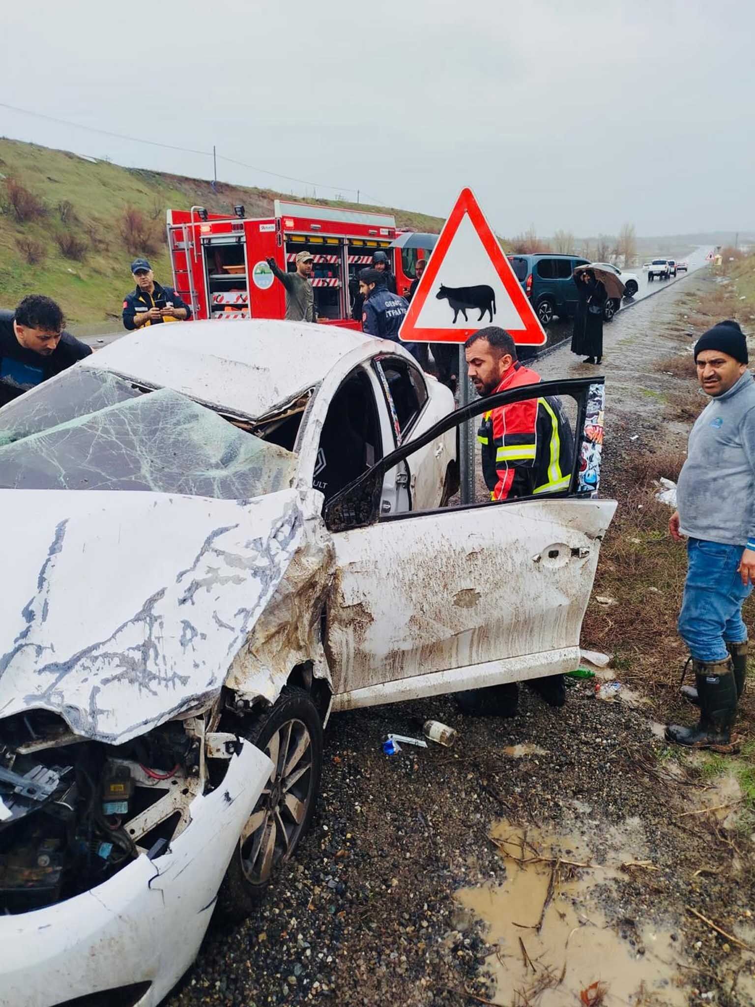 Genç Yolunda Otomobil Devrildi 1 Ölü, 2 Yaralı 1