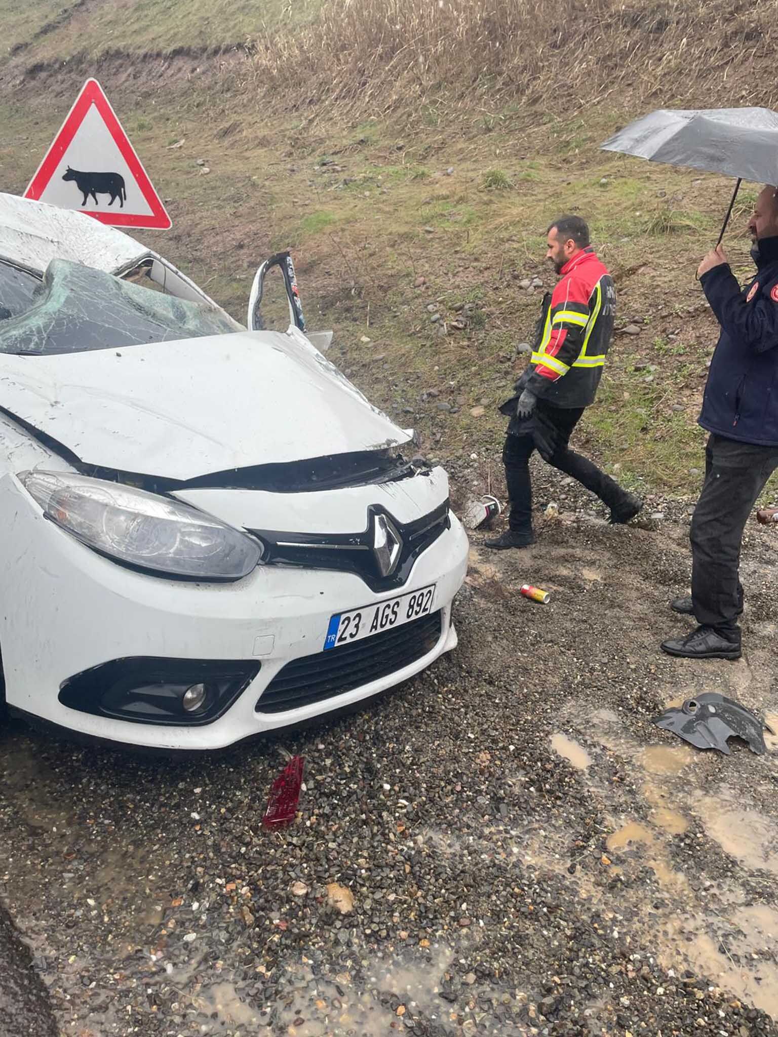 Genç Yolunda Otomobil Devrildi 1 Ölü, 2 Yaralı 2