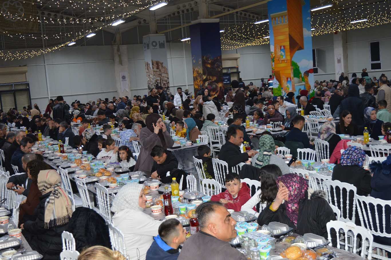 Mardin’de Farklı Dinlerin Mensubu 7 Bin Kişi Iftar Sofrasında Buluştu 2