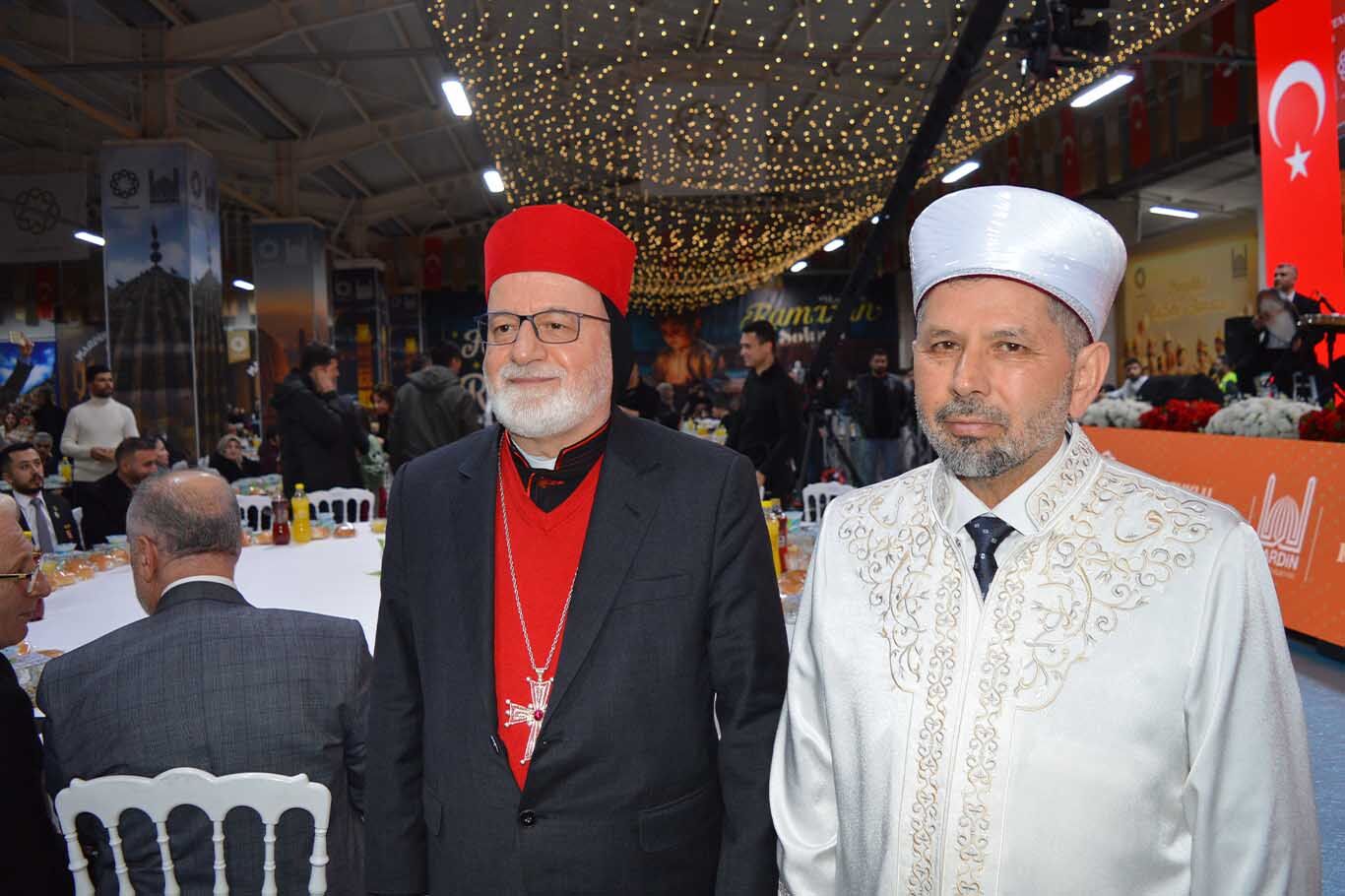 Mardin’de Farklı Dinlerin Mensubu 7 Bin Kişi Iftar Sofrasında Buluştu 3