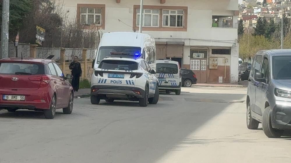 15 16 Yaşındaki Çocuklar Okul Önünde Kurusıkı Tabancayla Ateş Açtı (2)