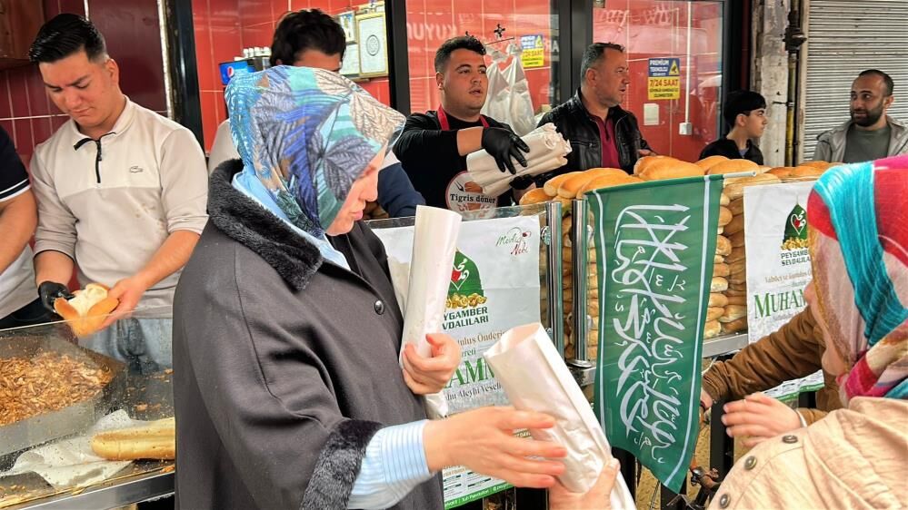 Diyarbakır’da Esnaftan Kutlu Doğum’a Özel İkram (2)