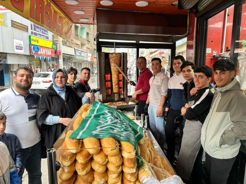 Diyarbakır’da Esnaftan Kutlu Doğum’a Özel İkram (3)