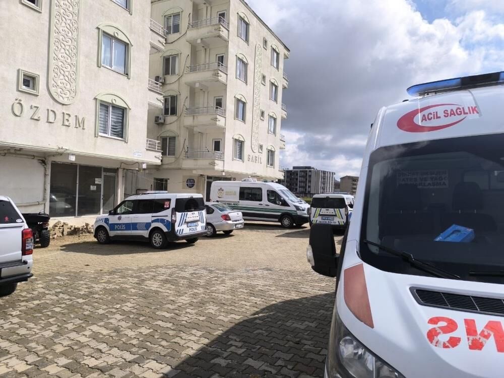 İki Gündür Haber Alınamayan Genç Öğretmen Evinde Ölü Bulundu (2)