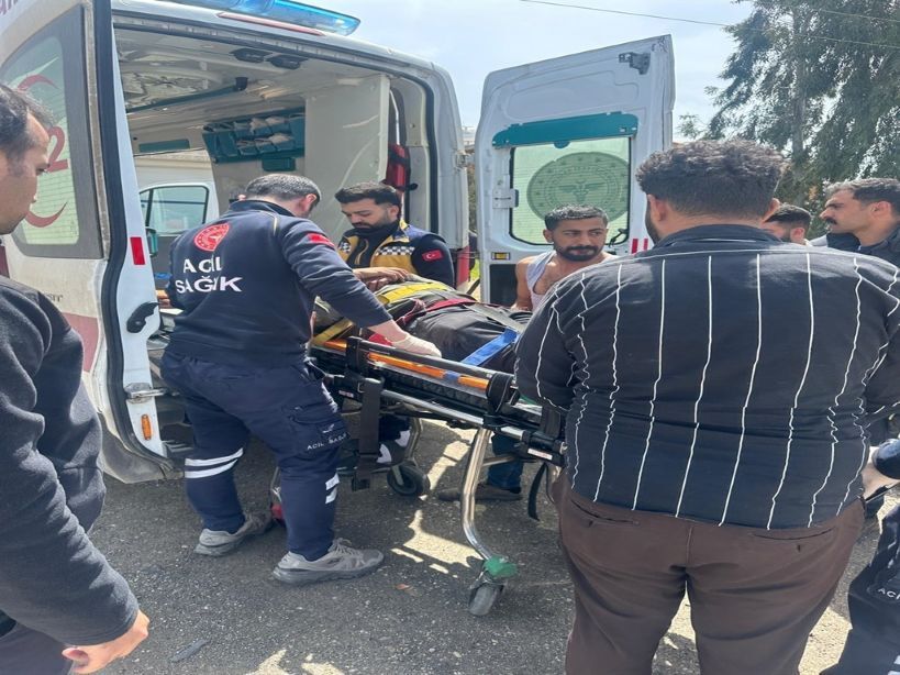 Mardin'de Akaryakıt Tankeri Devrildi Şoför Yaralandı (2)