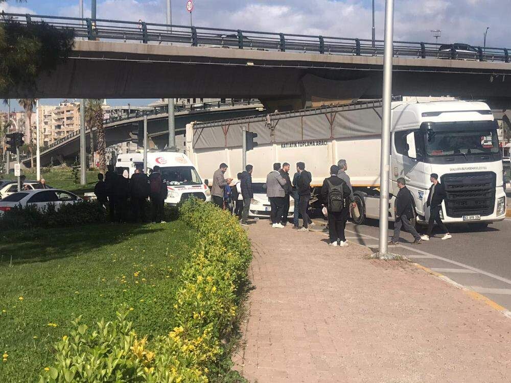 Tırın Çarptığı Otomobil Öğrencil