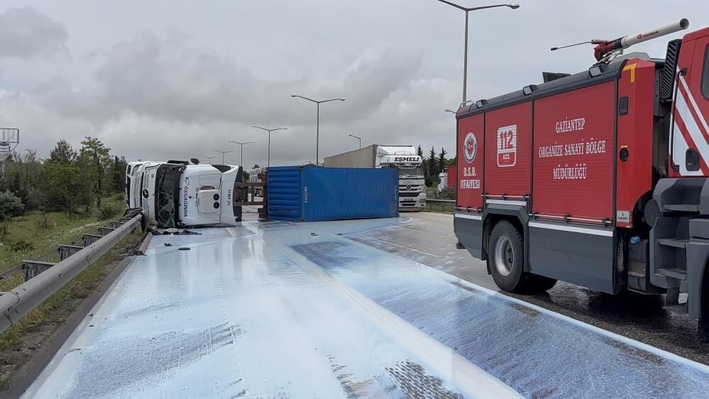 3 Tır Ve 1 Otomobil Birbirine Girdi 1 Yaralı (2)