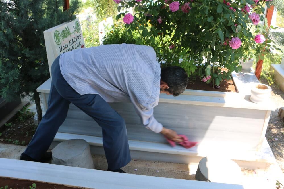 Arefe Gününde Mezarlıklar Ziyaretçilerle Doldu (1)
