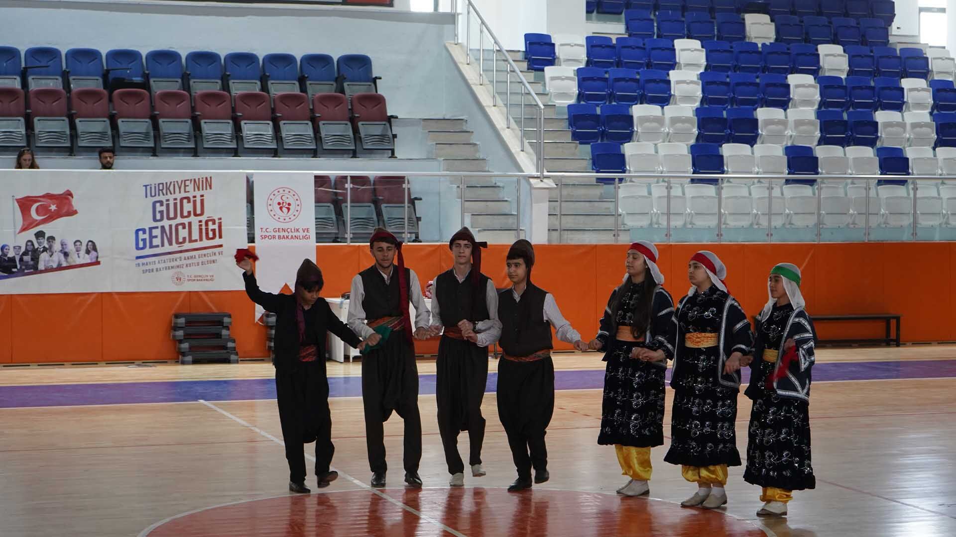 Bismil’de Gençlik Bayramı Renkli Görüntülere Sahne Oldu 12