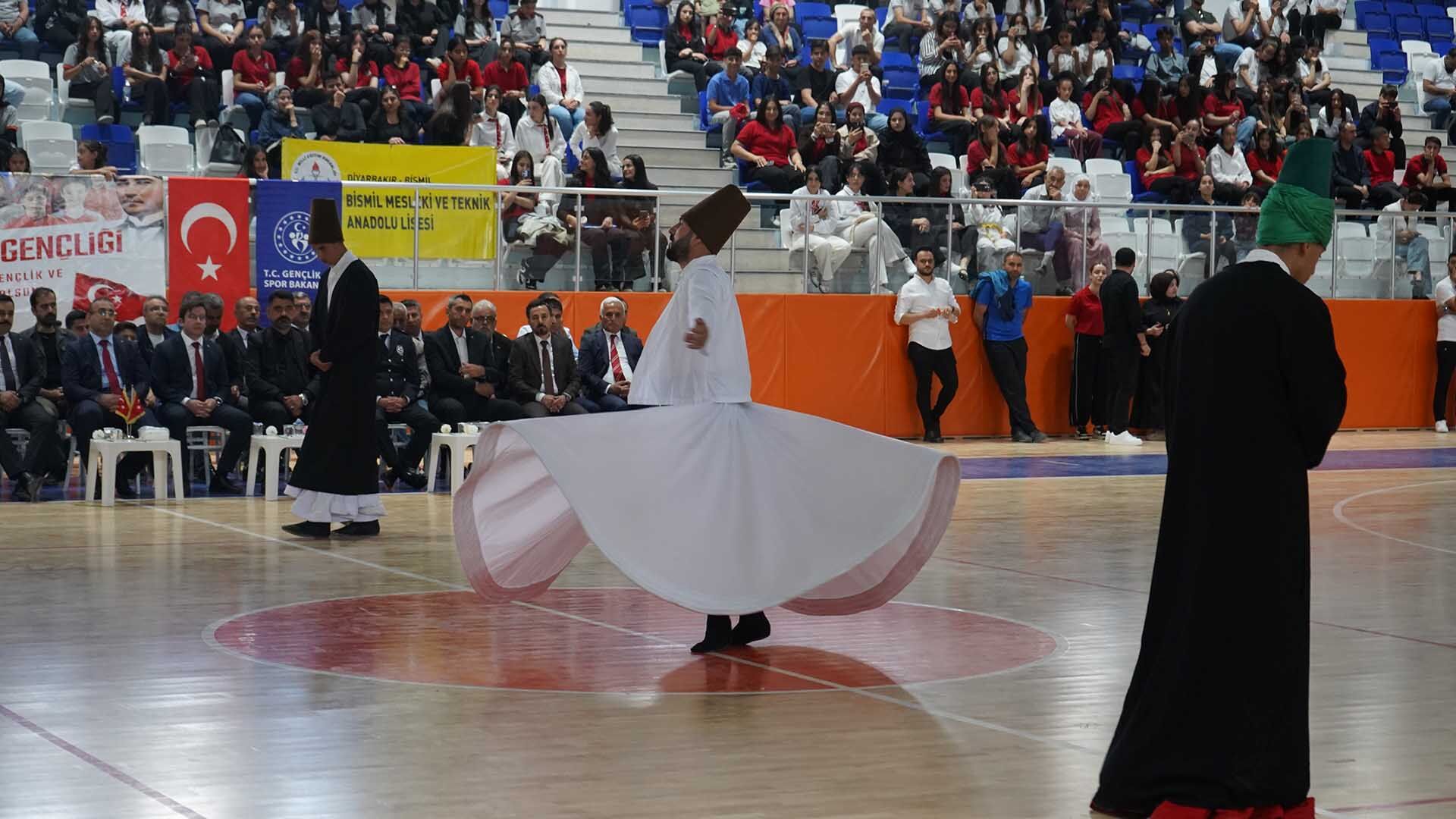 Bismil’de Gençlik Bayramı Renkli Görüntülere Sahne Oldu 18