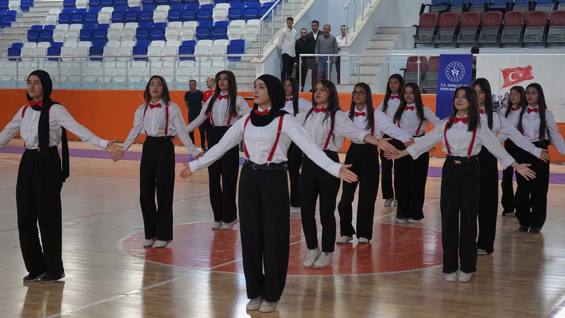Bismil’de Gençlik Bayramı Renkli Görüntülere Sahne Oldu 19