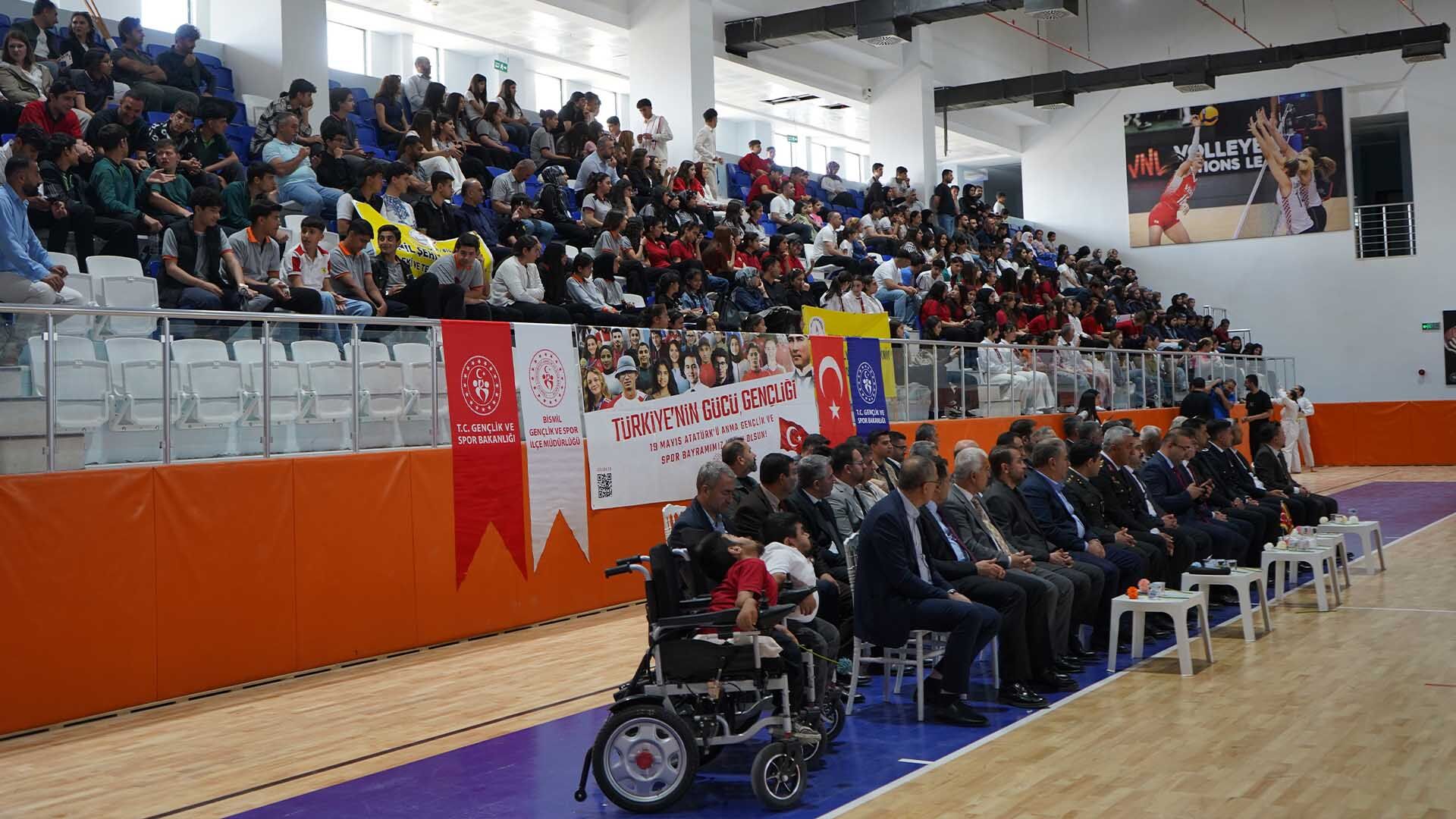Bismil’de Gençlik Bayramı Renkli Görüntülere Sahne Oldu 24
