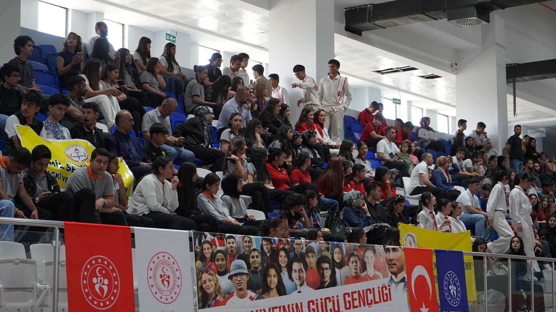 Bismil’de Gençlik Bayramı Renkli Görüntülere Sahne Oldu 25