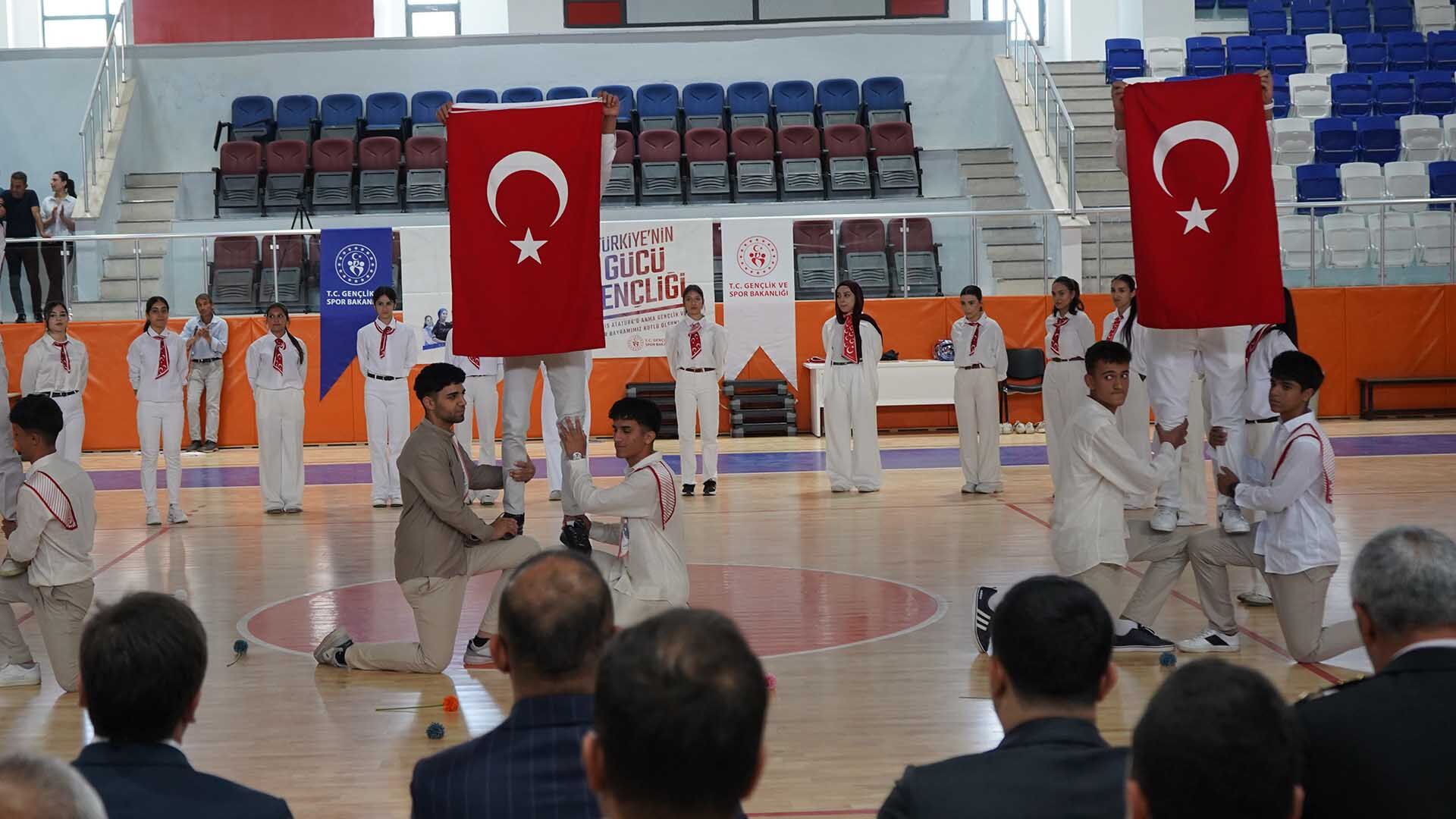 Bismil’de Gençlik Bayramı Renkli Görüntülere Sahne Oldu 26