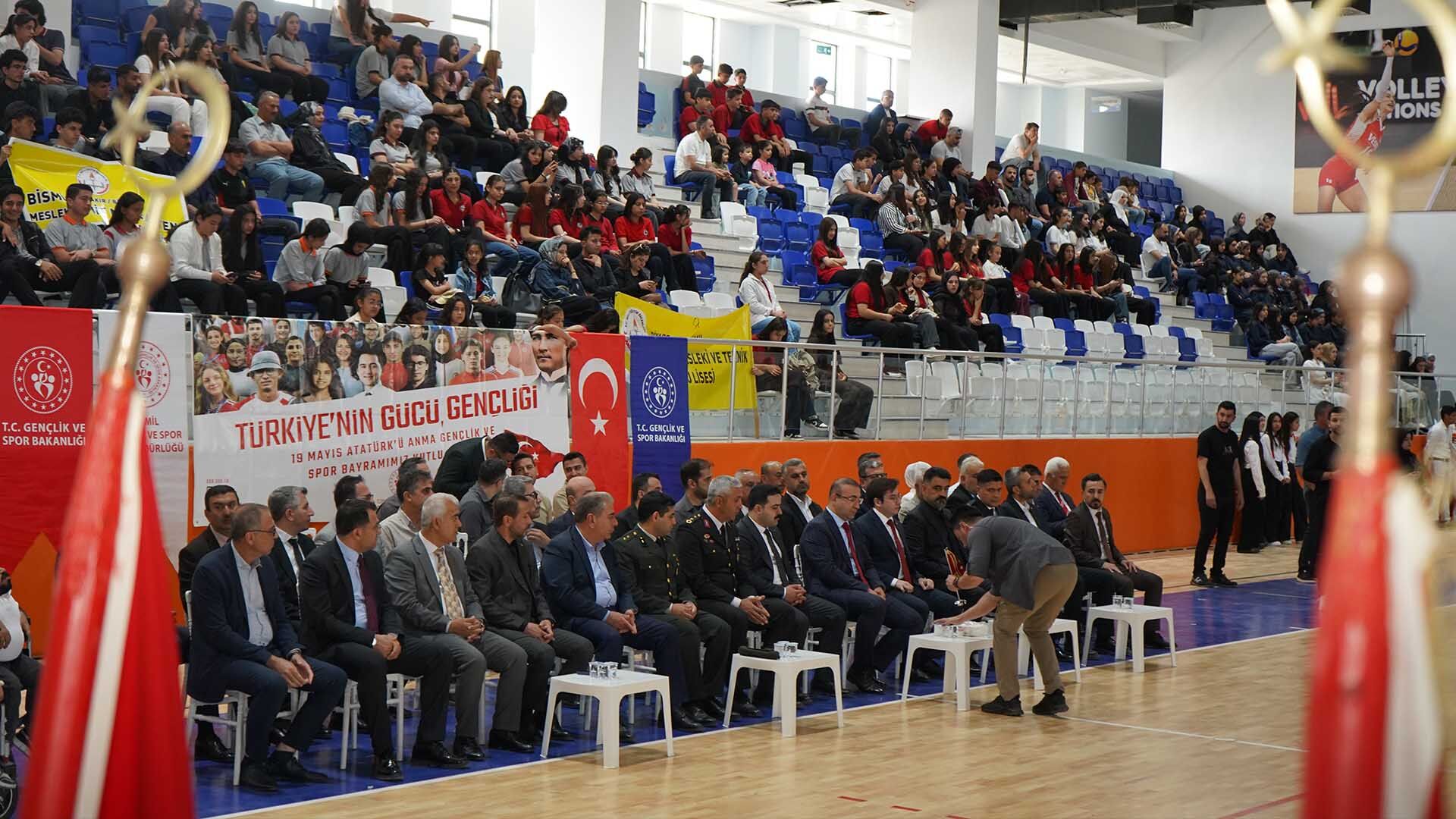Bismil’de Gençlik Bayramı Renkli Görüntülere Sahne Oldu 9