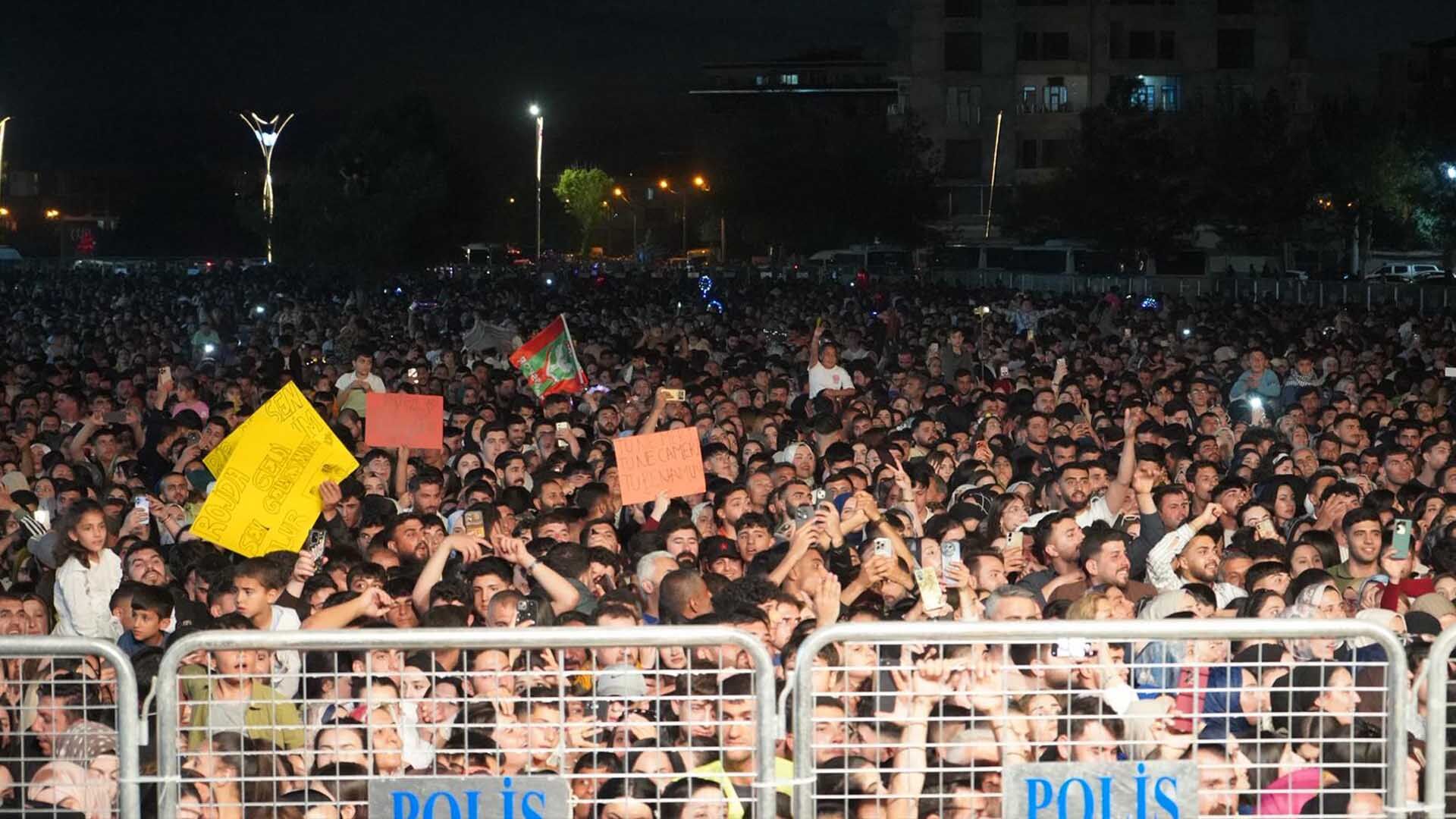 Bismil’de Kürt Dil Bayramı Coşkusu, Rojda Konseriyle Taçlandı 6