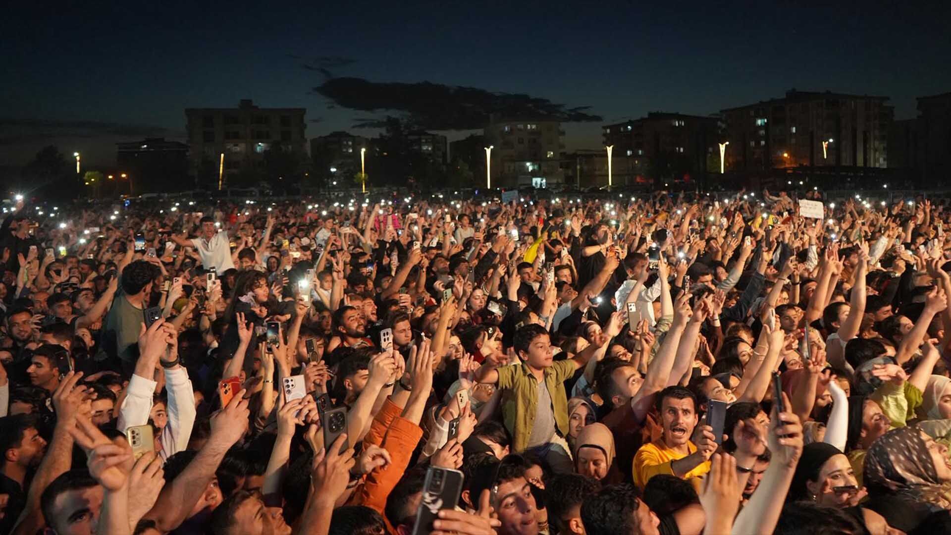 Bismil’de Kürt Dil Bayramı Coşkusu, Rojda Konseriyle Taçlandı 7