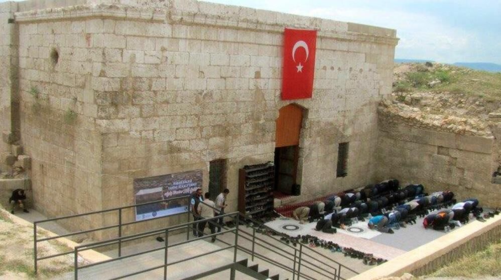 Depremde Hasar Gören Tarihi İç Kale Camii Onarılmayı Bekliyor (2)