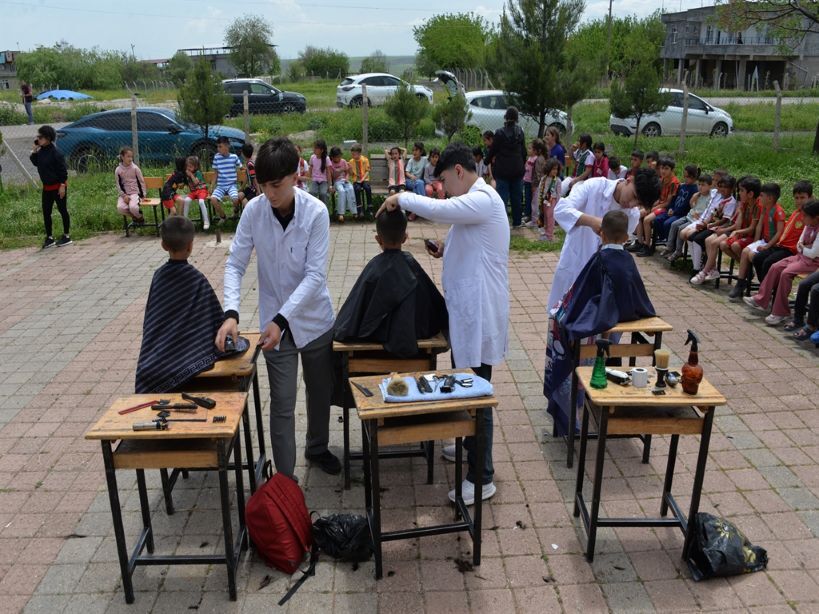 Diyarbakır'da Meslek Lisesi Öğrencileri Çocukları Bayrama Hazırladı (2)