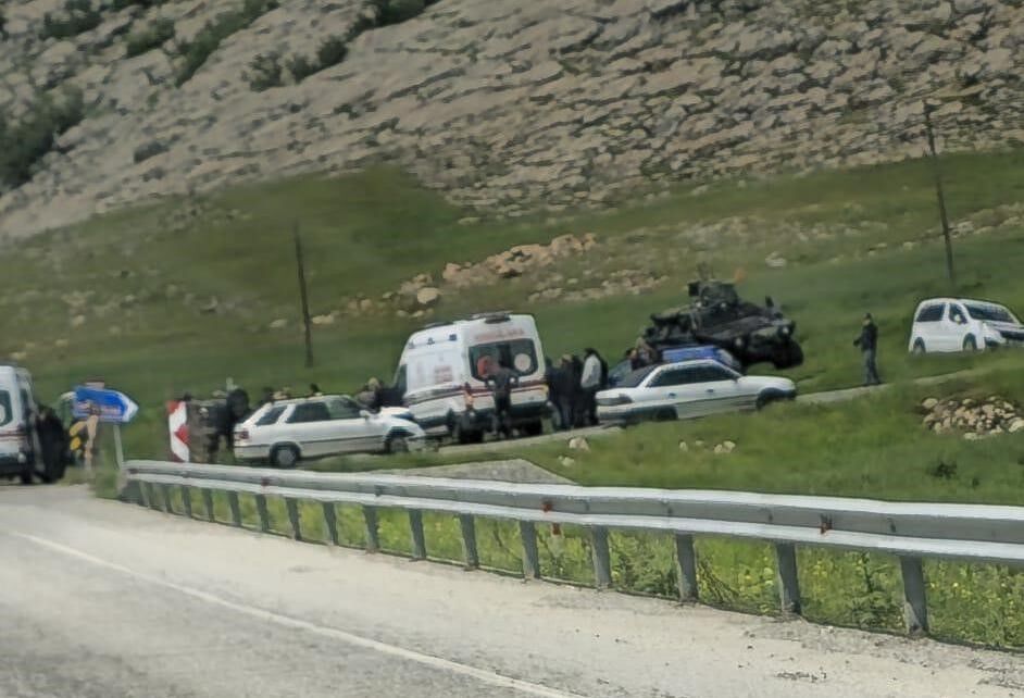 Diyarbakır'da Mezuniyet Yolunda Kaza 5'I Öğrenci 6 Yaralı (1)