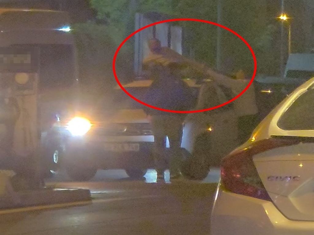 Hareket Halindeki Aracı Durdurup Üzerine Çıktı Polis Alarma Geçti (2)
