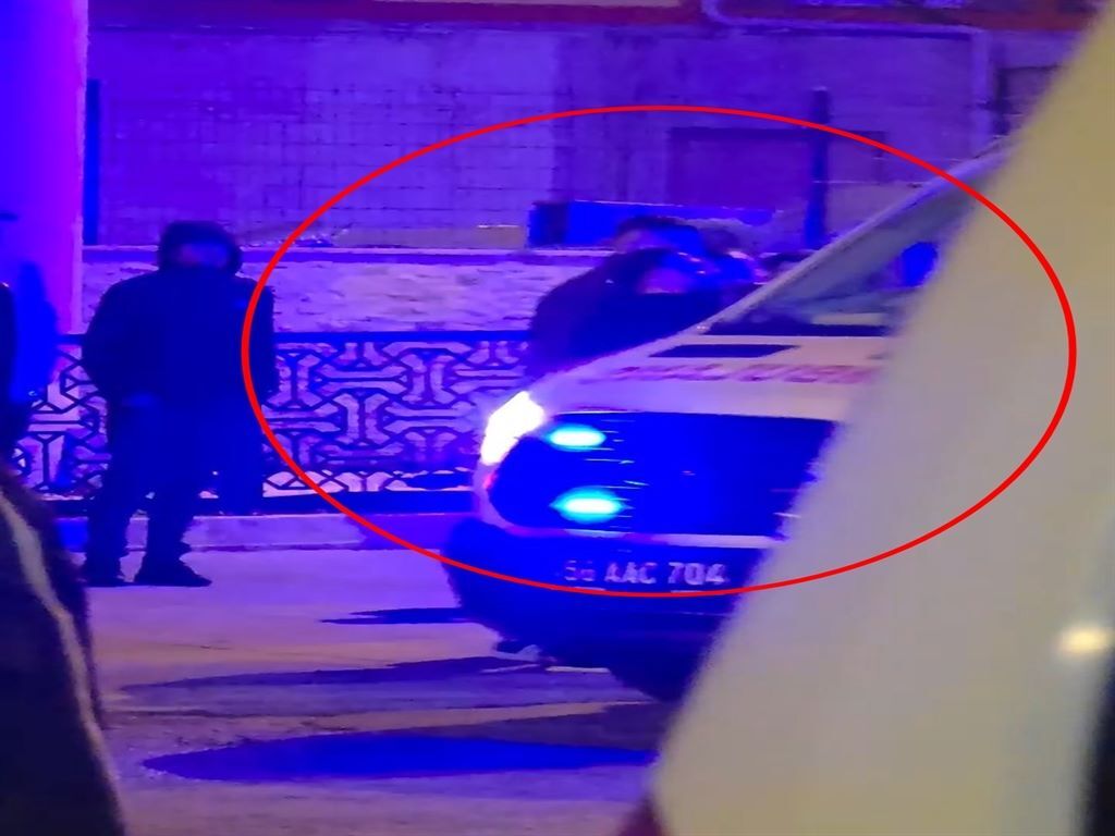 Hareket Halindeki Aracı Durdurup Üzerine Çıktı Polis Alarma Geçti (3)