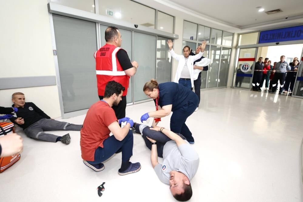 Hastanede 'Pembe Kod' Tatbikatı Gerçeğini Aratmadı (1)