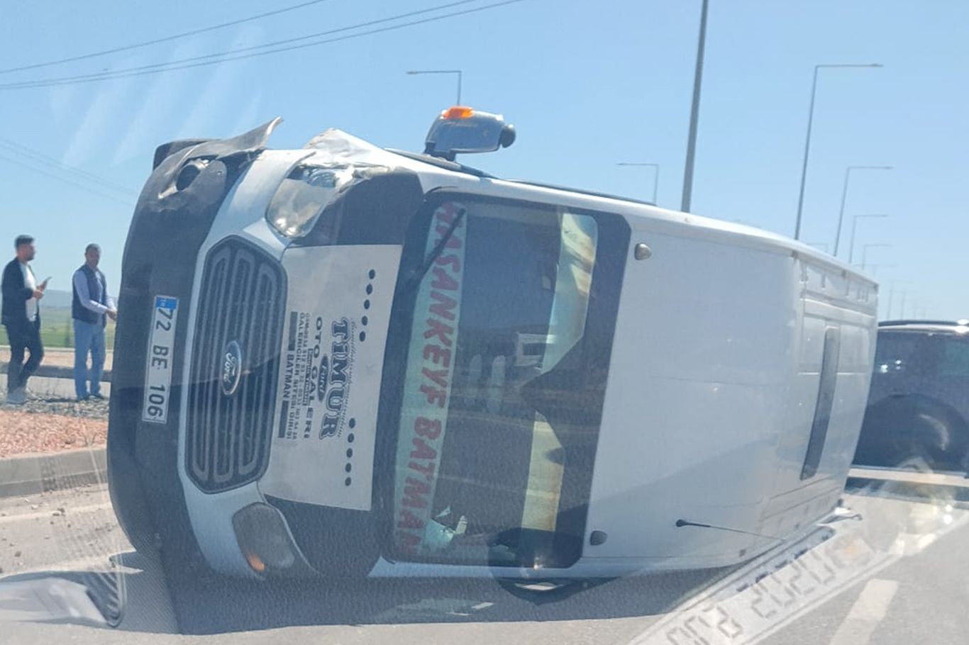 Kontrolden Çıkan Minibüs Yan Yattı 5 Kişi Yaralandı (2)