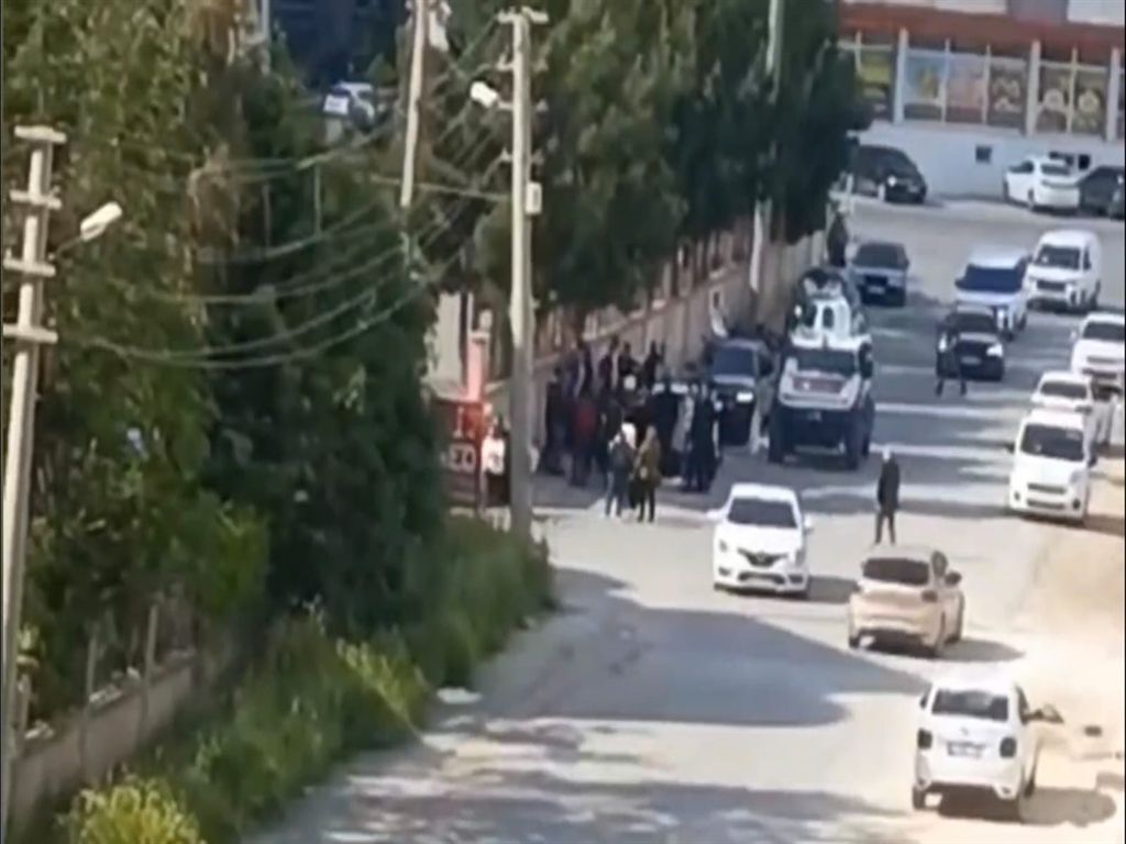 Otomobilden İnerken Uğradığı Silahlı Saldırıda Yaralandı (2)