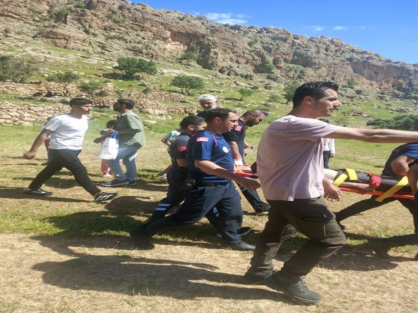 Piknik Keyfi Acıya Dönüştü Kayalıklardan Düşen Çocuk Yaralandı (2)