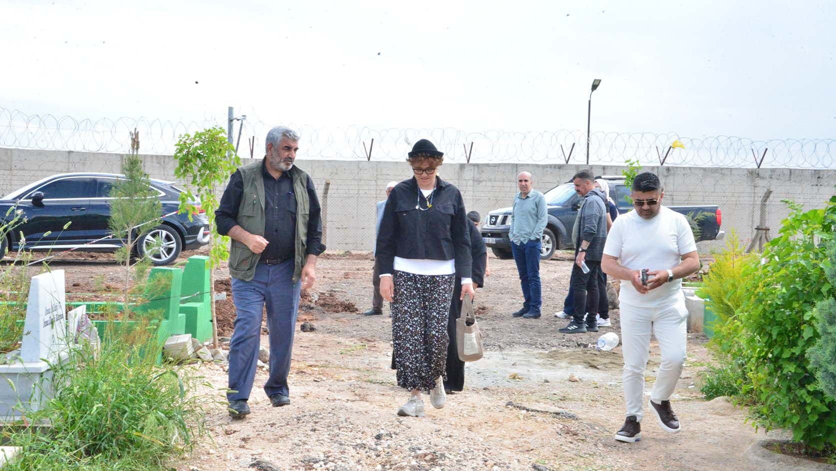 Yasemin Minguzzi, Diyarbakır’da Rojin Kabaiş'in Ailesini Ziyaret Etti 5