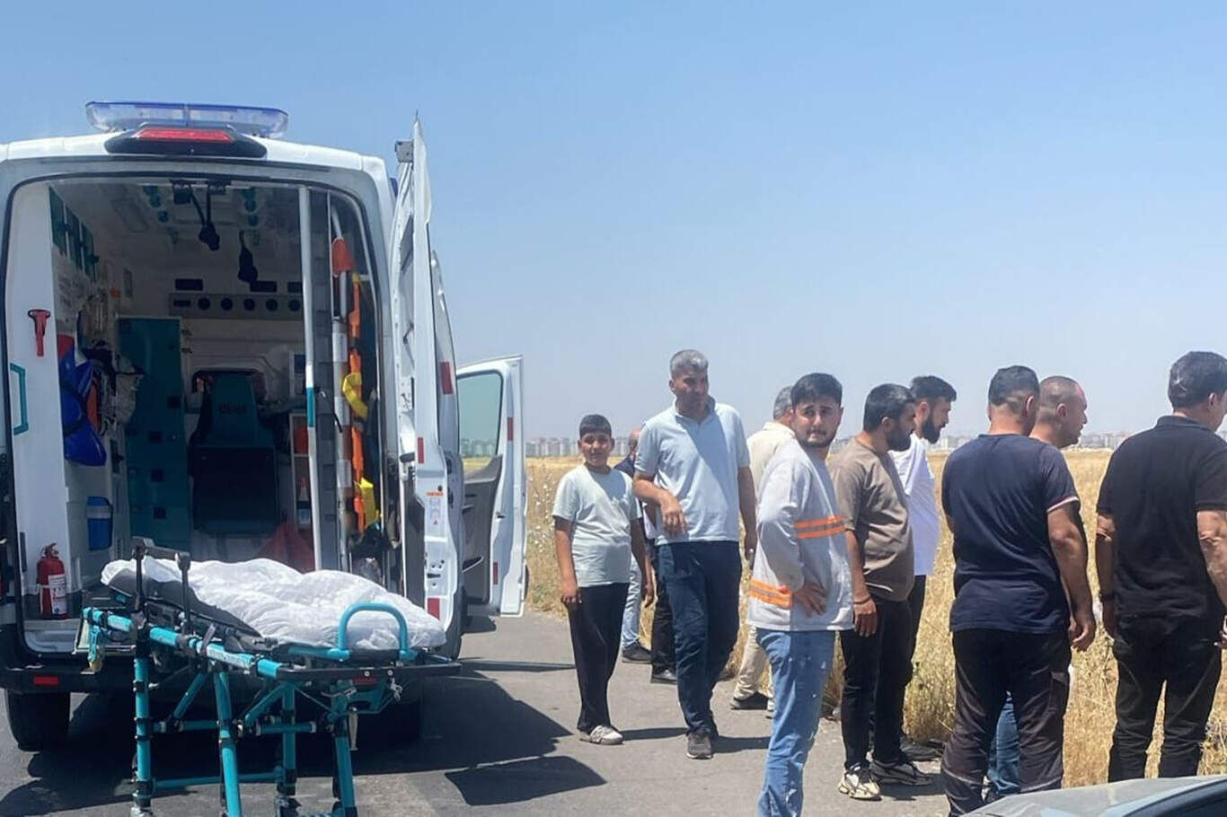 Diyarbakır'da Hafif Ticari Araç Takla Attı 1 Kişi Yaralandı (1)
