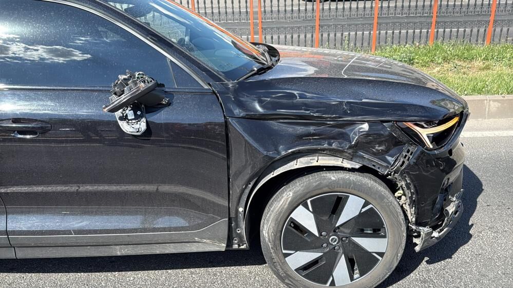 Diyarbakır’da Karşıya Geçmek İsteyen Yayaya Araç Çarptı Ağır Yaralı (2)
