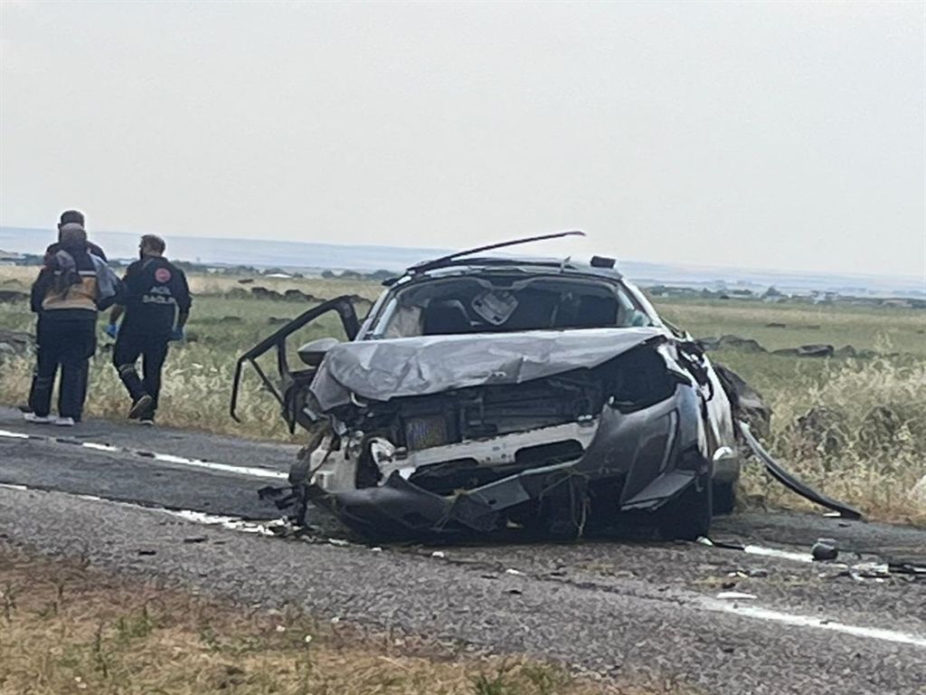 Diyarbakır'da Nişandan Dönen Ailenin Otomobili Takla Attı 3 Yaralı (2)