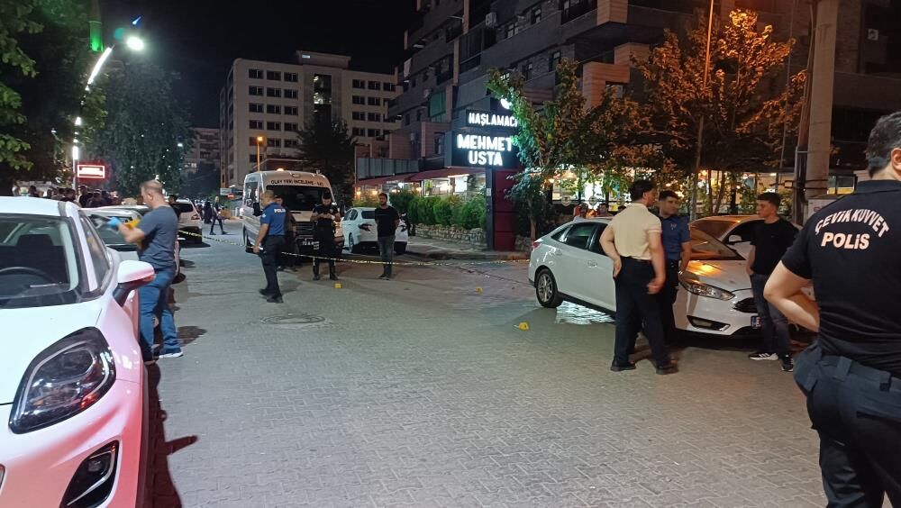 Gece Yarısı Seyir Halindeki Araçtan Yayaya Kurşun Yağdı (2)