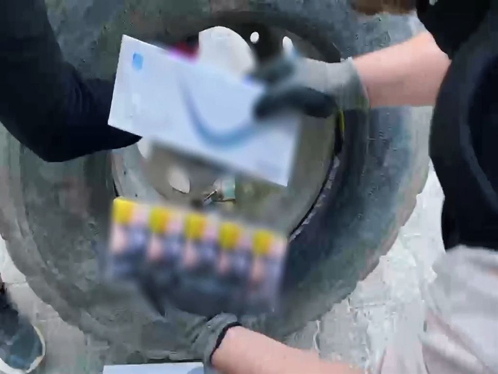 Kamyon Lastiklerine Saklanmış 20 Bin Paket Kaçak Sigara Ele Geçirildi (2)