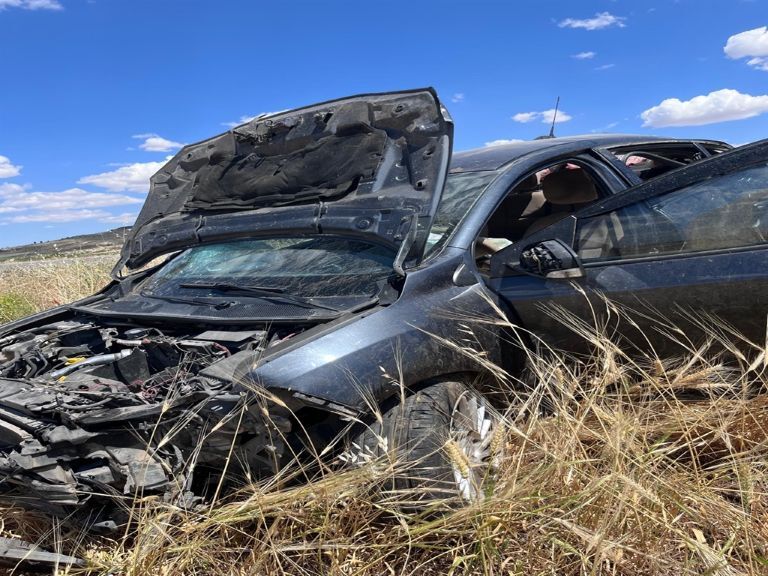 Kontrolden Çıkarak Devrilen Otomobilde 2 Kişi Yaralandı (2)